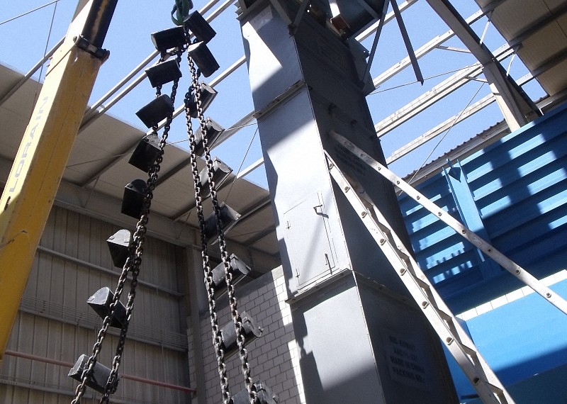 Low Speed Chain Cement Bucket Elevator High Lifting Height Large Capacity