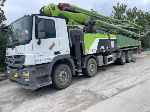 A 63-meter concrete pump truck of Zoomlion Heavy Industry installed with