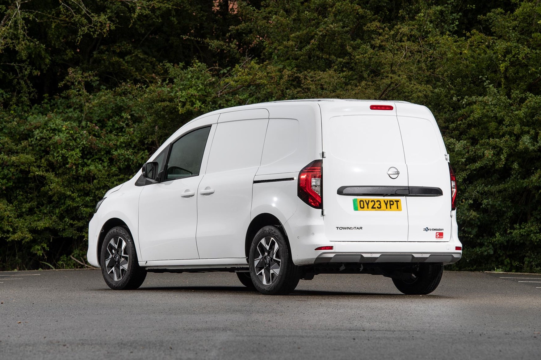 Confortable Driving Position And Practical Cabin With Good Value Nissan Townstar MPV Pure Ev With WLTP 285km