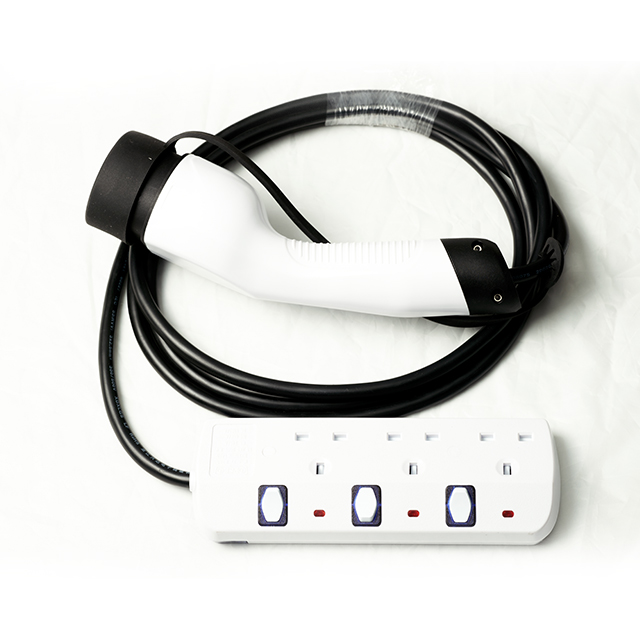 Outdoor Electric Appliances Energy Type 2 Electronic EV Car Discharger Gun Working Power 2.5KW British and Schuko Socket