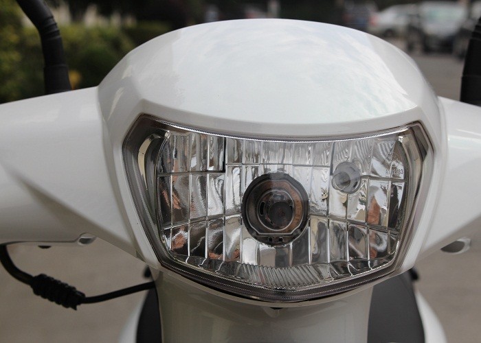 gas motor scooter 125cc 150cc GY6 engine 152QMI 157QMJ JOG front disc rear drum black alloy wheel white plastic body