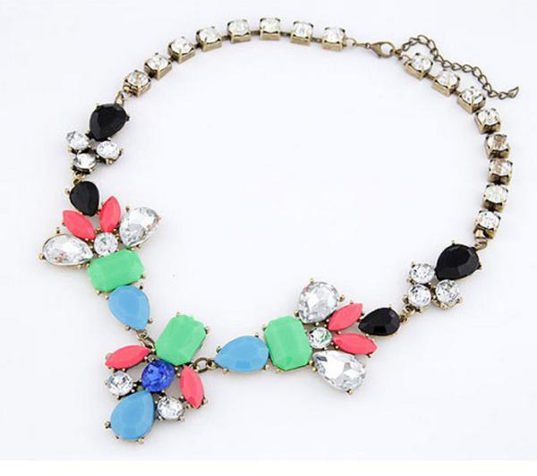 Retro fashion atmosphere geometric color resin plus diamond necklace jewelry