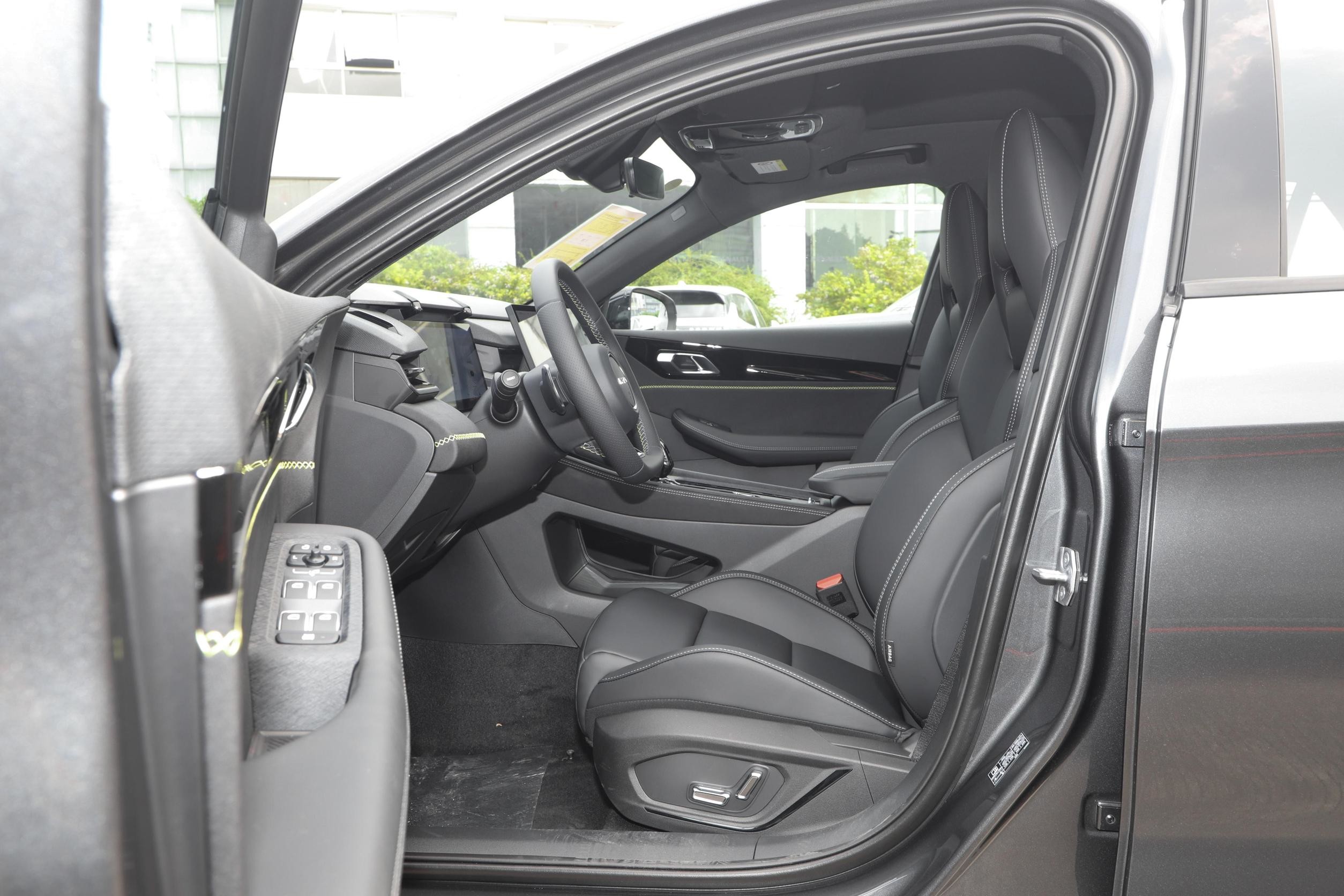Lynk & Co 03 Compact Petrol SUV Sports Car Haval Dargo 2.0t Dct 4wd Left Steering 1.5T 150 Horsepower