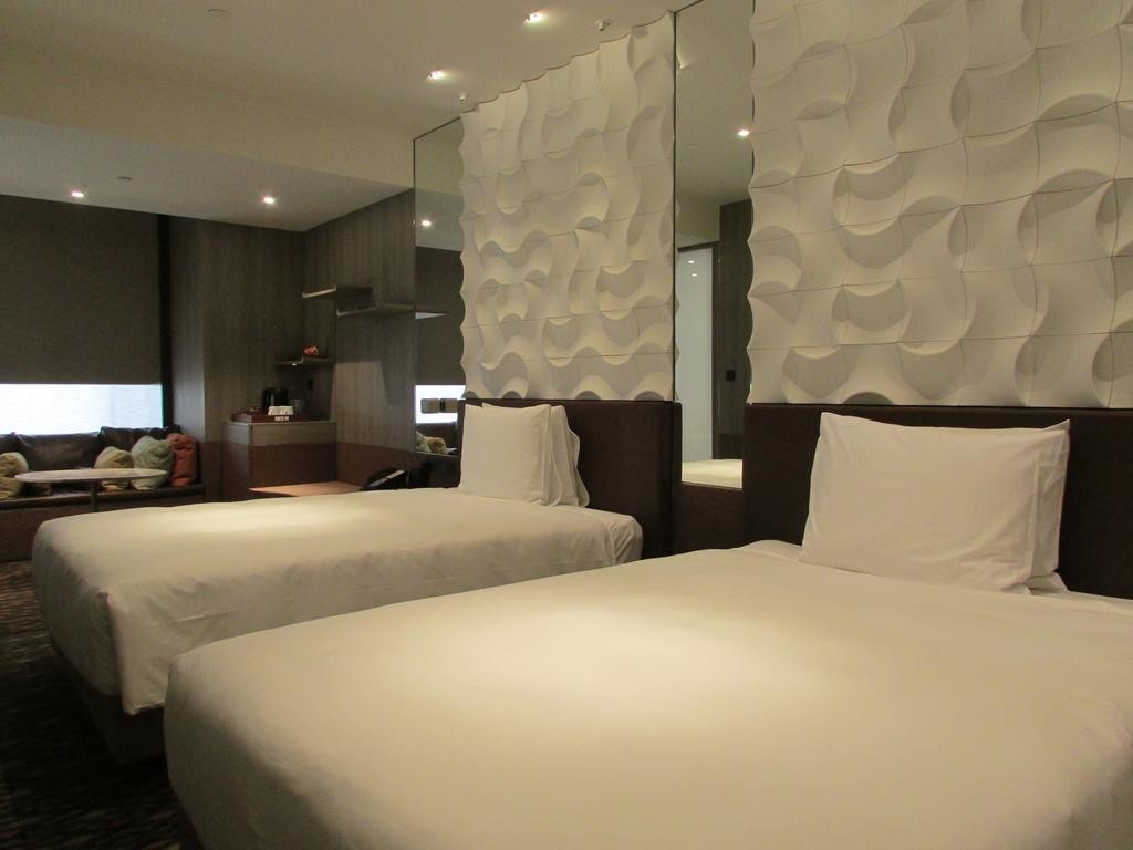 Fashion design of Apartment Hotel Room Natural Oak wood Bed and Lounge Bench Sitting Furniture