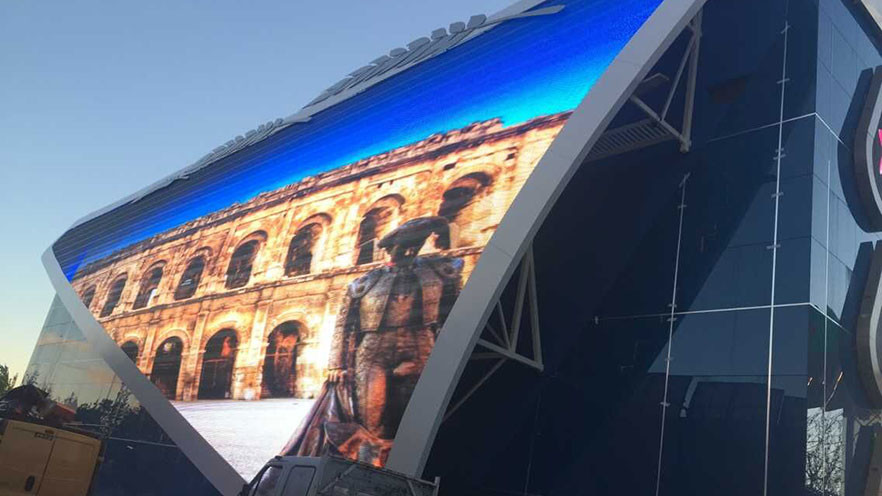 8500nits Brightness Outdoor P10 P15.6 Flexible Building Window Curtain LED Mesh Screen