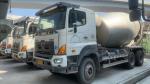 High Efficiency Hino 2.6mm Mobile Concrete Trucks For Industrial Construction