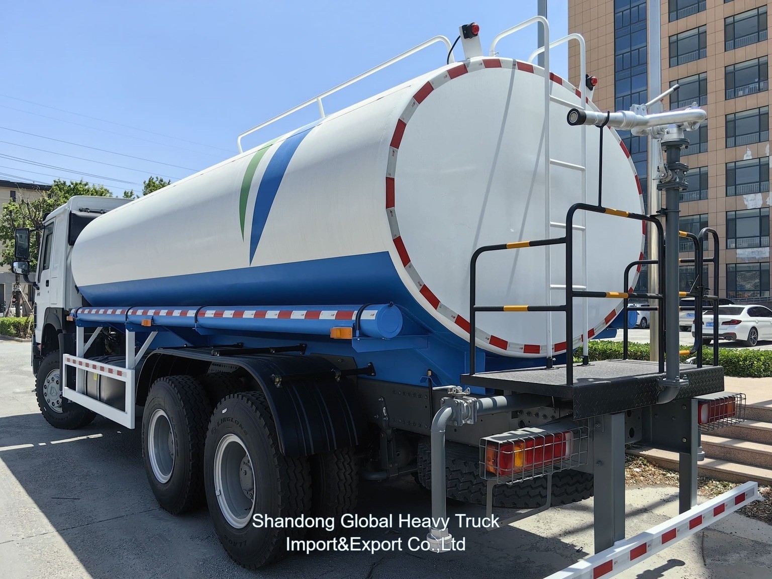 Sinotruk HOWO Water Tank Fire Fighting Tractor Cargo 6X4 Deliver Bowser Trailer