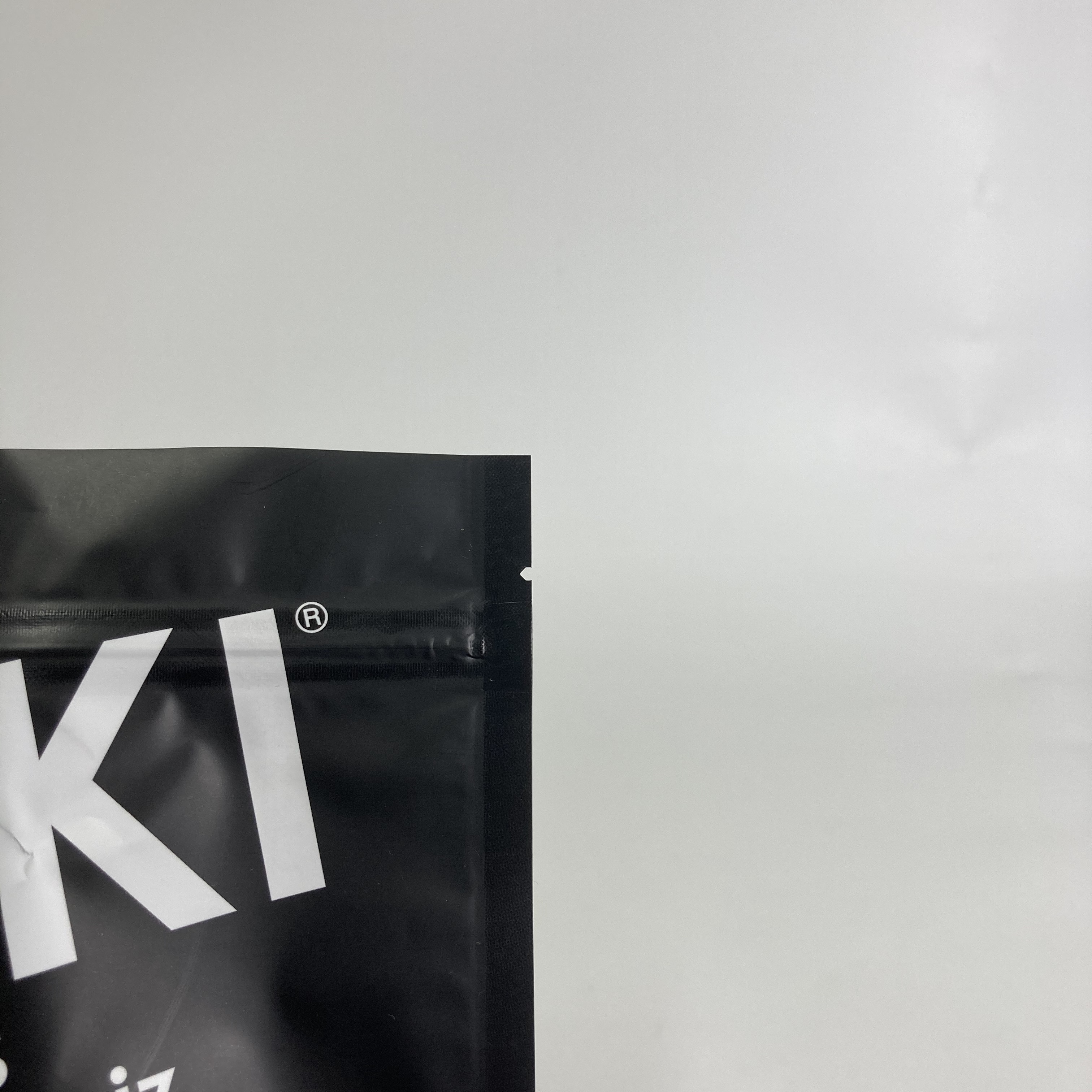 Hot Sale Food Grade Plastic Bags Custom Printed Stand Up Zipper Bags for Crackers Resealable Snack Packaging Bags