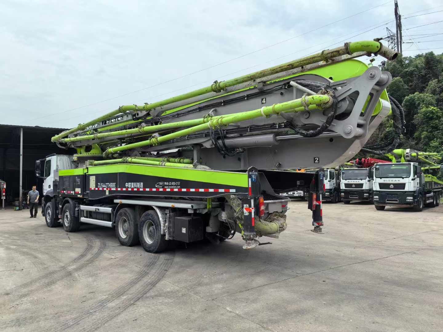 Used Concrete Pump Trucks 59m with Remote Controller HBC and Stable Condition