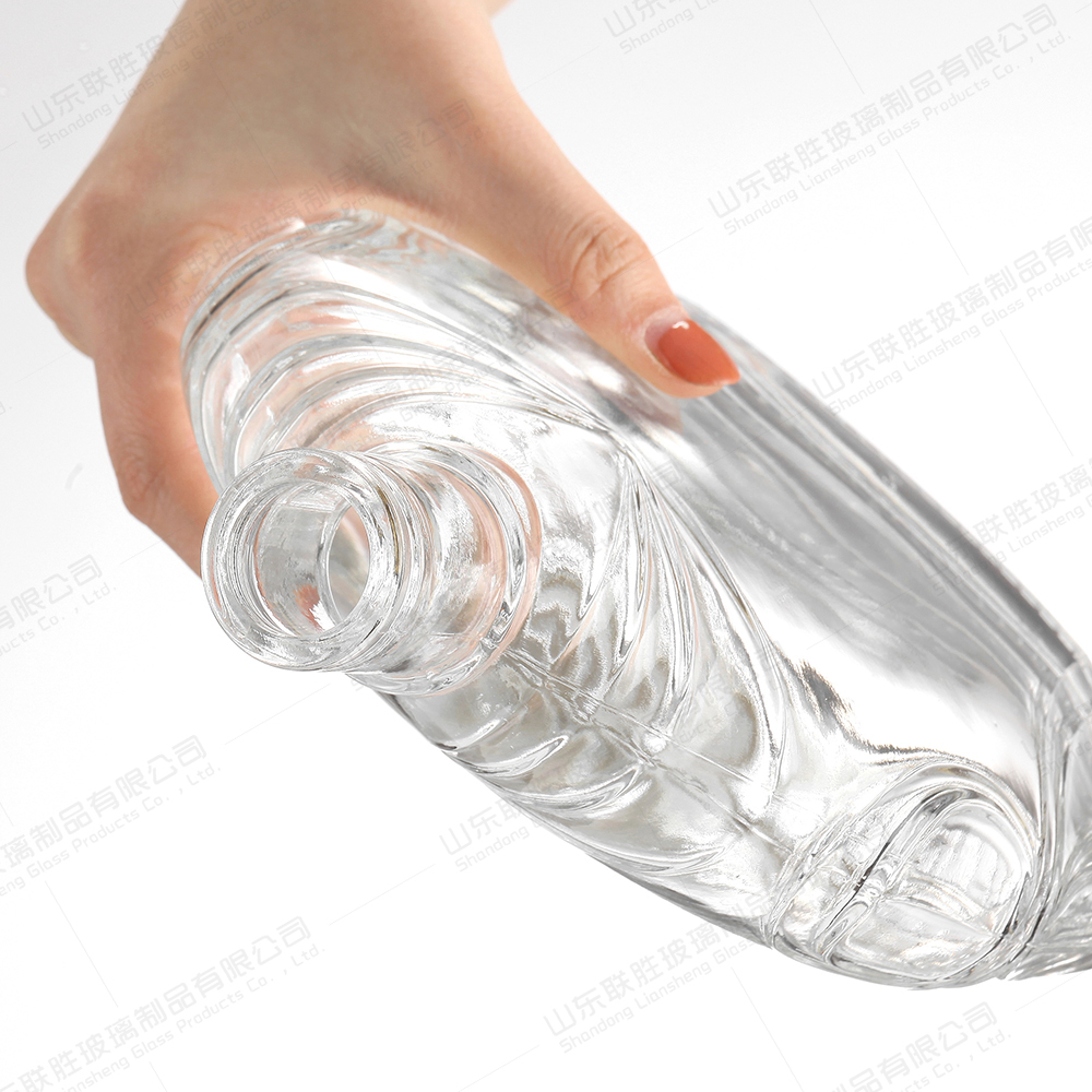 750ml 700ml 500ml Classic Transparent Rum Whiskey Pine Spirits in Irregular Frame Bottles