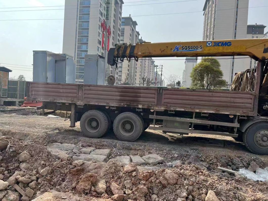 Sell a 18 Year Old Xg Used Truck Lifting Weight up to 16 Tons, There Is Need to Contact It Quickly