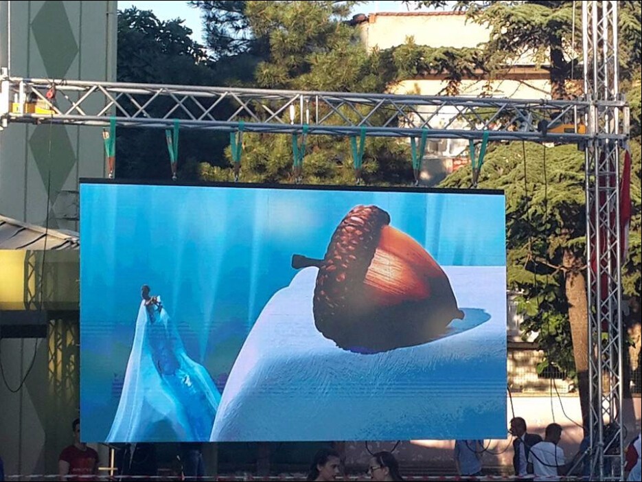 P4 Clear Images Advertising Led Screens Hanging Led Video Lightweight 1/8 scan