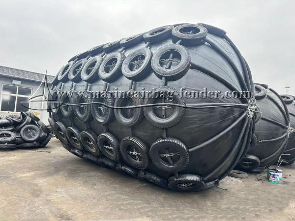 Buy cheap Shock Absorption Pneumatic Rubber Fender Black Credible Inflatable Marine Fender from wholesalers
