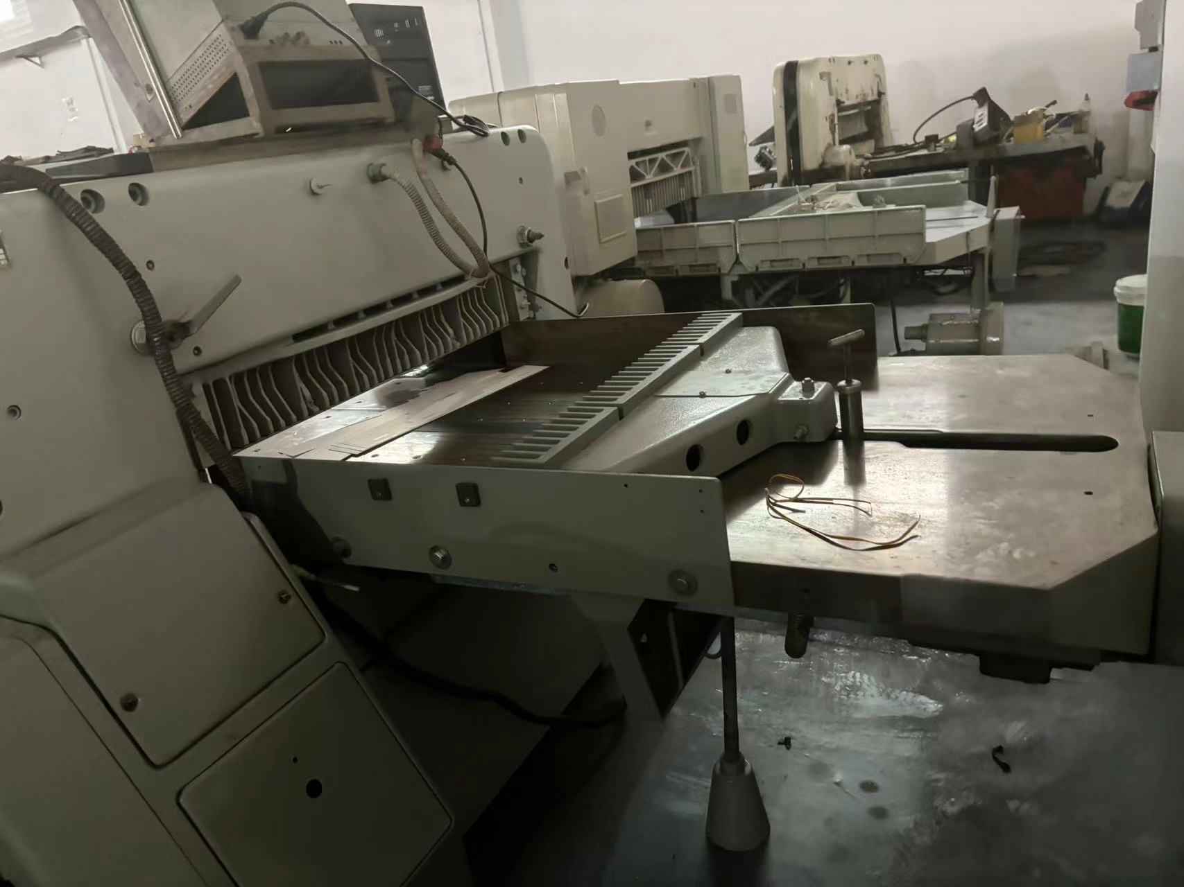 Second Hand Paper Cutting Machine 92EM Guillotine Used Polar Paper Cutters 1988 Year