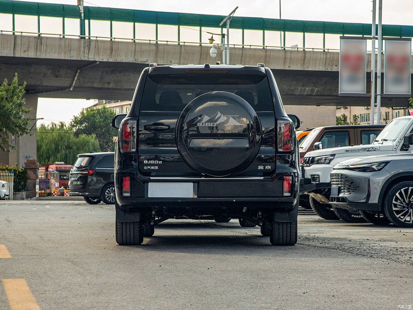 BJ60 New Large 4WD SUV With 48V Light Mixed System 1.5T Maximum 188 Horsepower Gas Car 7 Seats With Max Speed 180KM/H