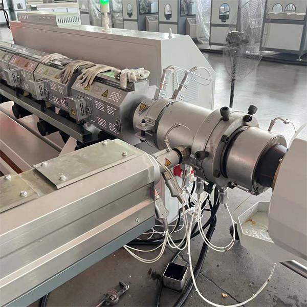 Reliable Plastic Pipe Machine 55kw-160kw 380V High Speed HDPE Pipe Machine