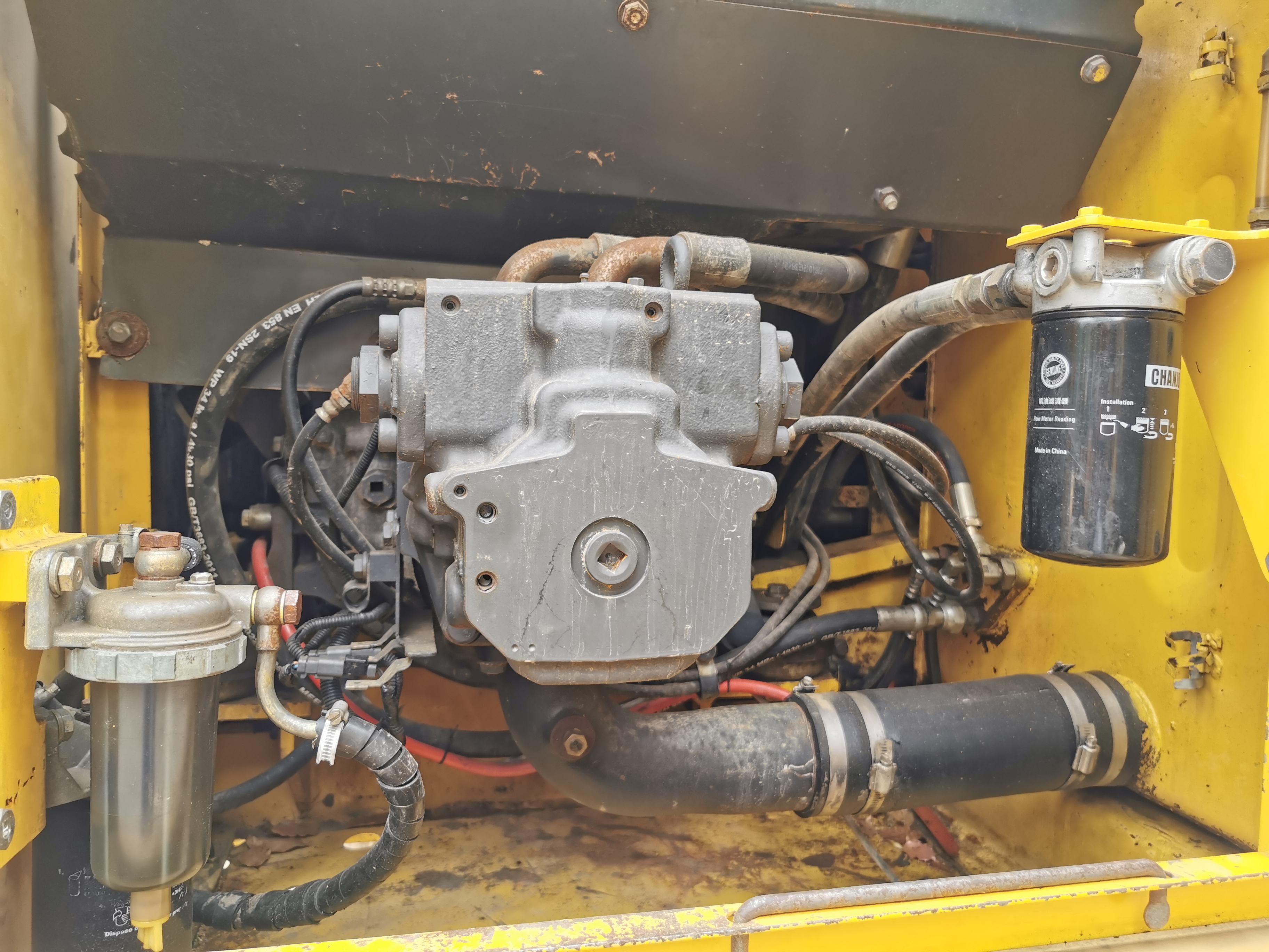 Used Komatsu PC200 Crawler Excavator with 0.8m3 Bucket Capacity and Original Color