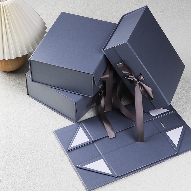 Custom Flat Cardboard Clothes Magnetic Folding Packaging Gift Box