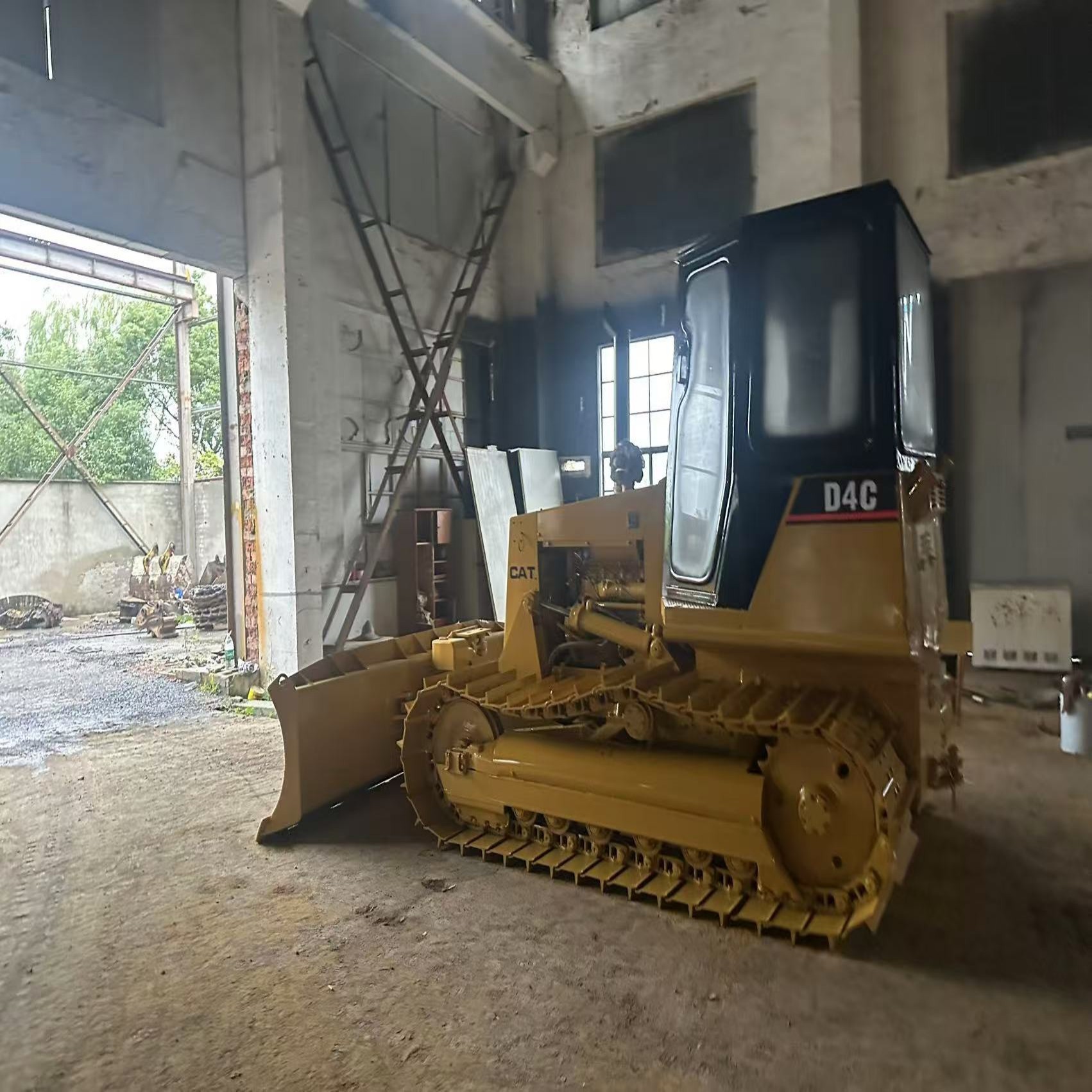 Used Bulldozer Caterpillar D4C Second Hand Heavy Duty Earthmoving