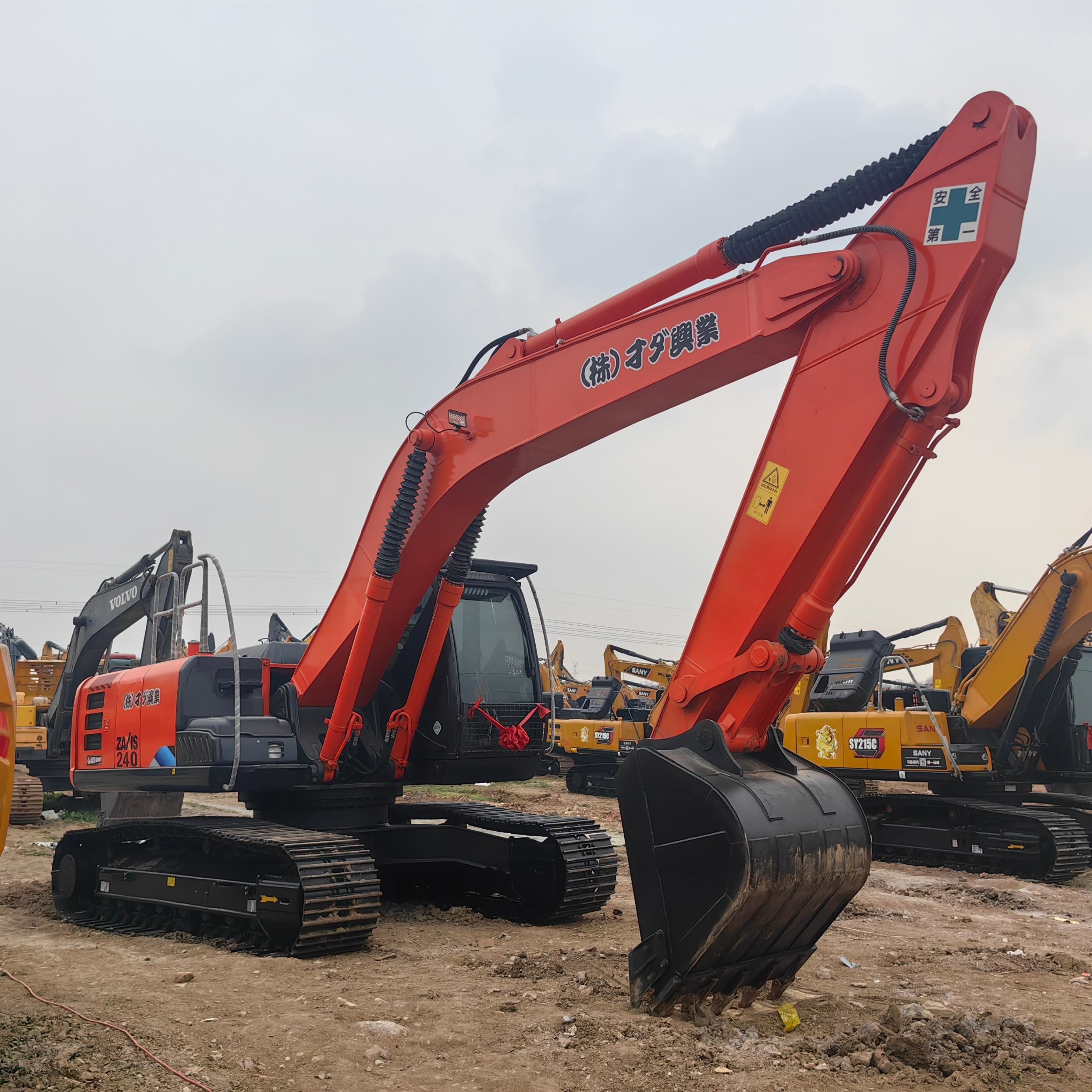 Hitachi ZX240 Used Excavtaors Middle Hydraulic Backhoe Secondhand Digger with 1.m³ Bucket Capacity