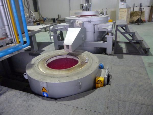 Buy cheap 980C Electric Foundry Crucible Melting Furnace Non Exhaust 880mm from wholesalers