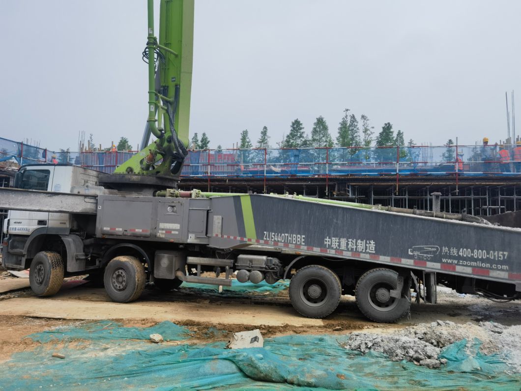 2017 Good Condition Zoomlion 56m Benz Machinery Concrete Equipment Concrete Placing Boom Pumping Machine Second Hand Truck Mounted Concrete Pump