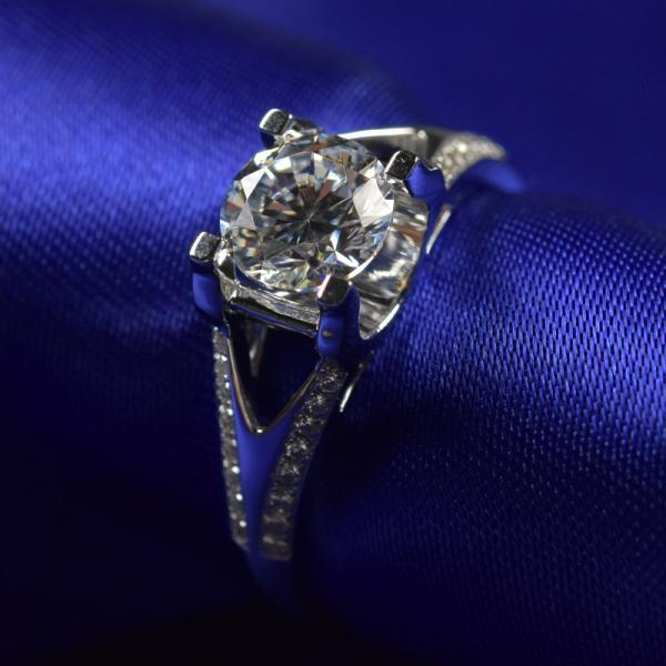 Buy cheap Brilliance Cut Moissanite Diamond Engagement Rings 1ct 6.5mm With 18K White Gold Material from wholesalers