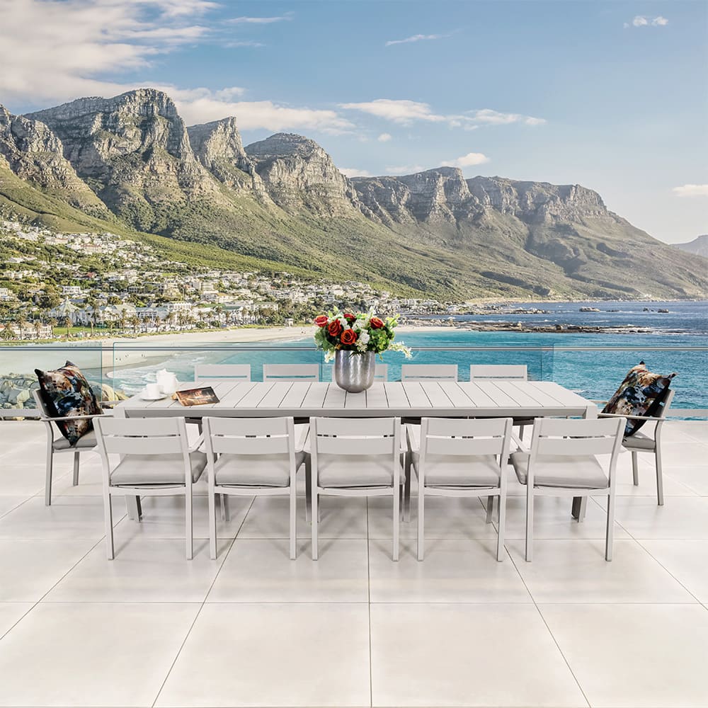 Outdoor Restaurant Dining Set Metal Table and Chairs for Leisure Facilities Garden Set