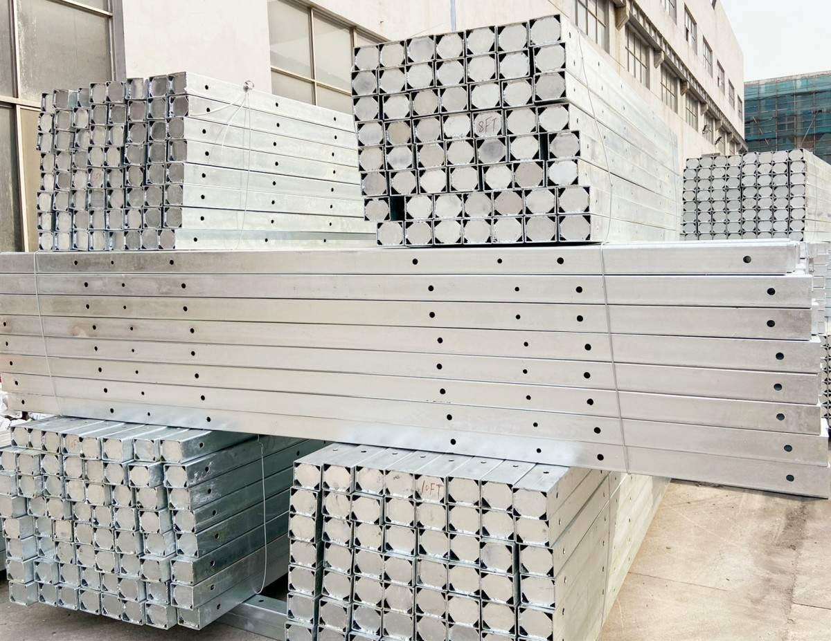 8FT 10FT Galvanized Steel Cross Arm Brace Q235 Rectangular Tube Trasmission Line