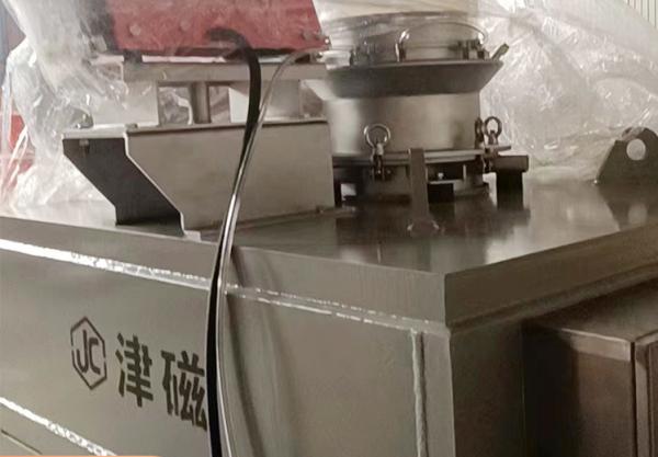 Buy cheap High Intensity Magnetic Separator Dry Powder Iron Removal Equipment from wholesalers