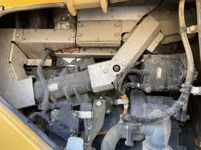 Japanese brand second-hand Komatsu WA500 loader with discounted prices