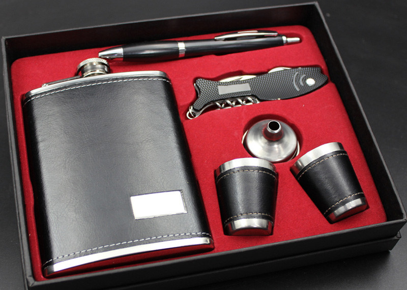 Lightweight 8oz Hip Flask Gift Box Set , Personalised Hip Flask With Cups