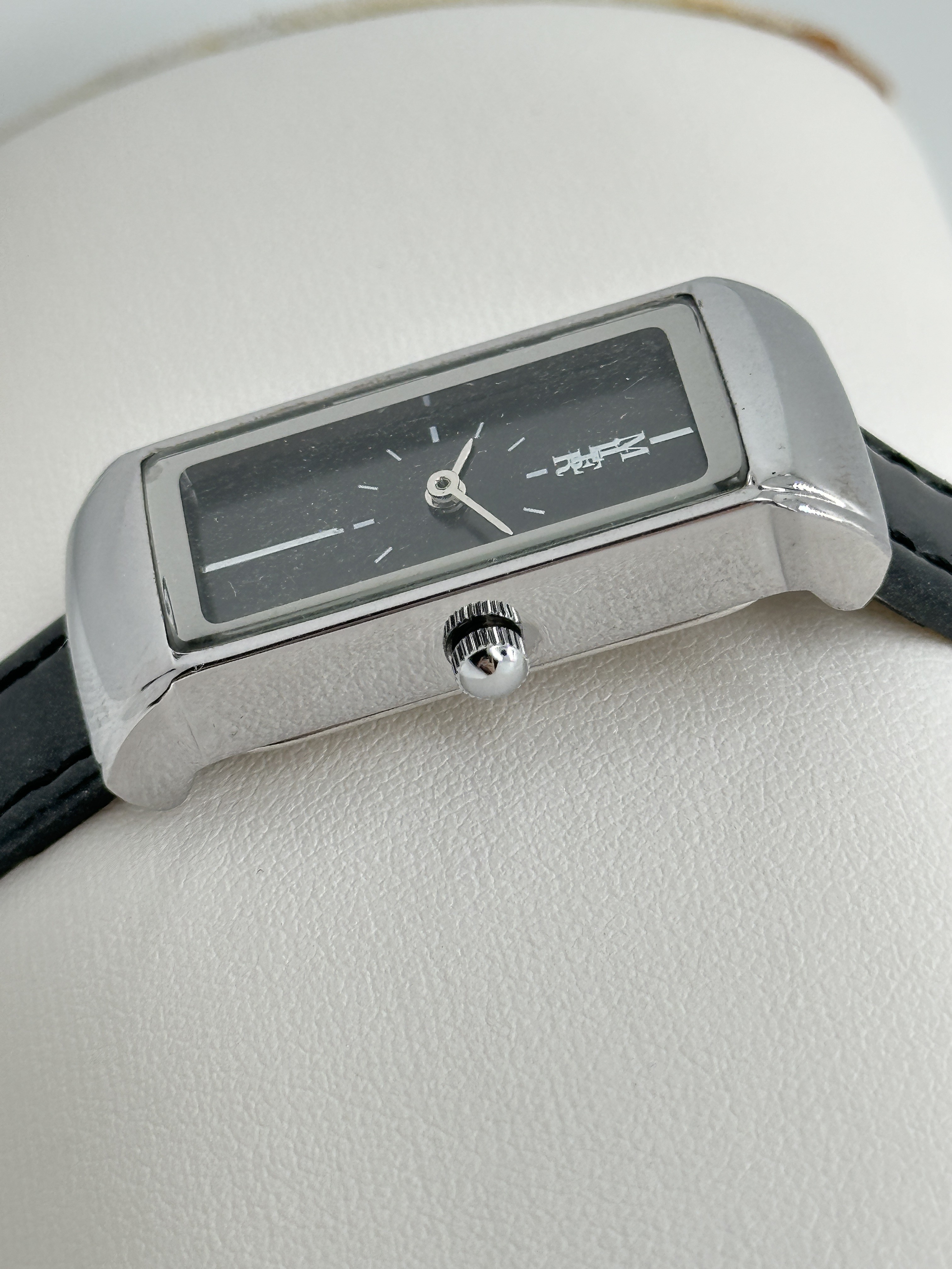 30 Meters Waterproof Wristwatch Quartz Movement With Miler Logo