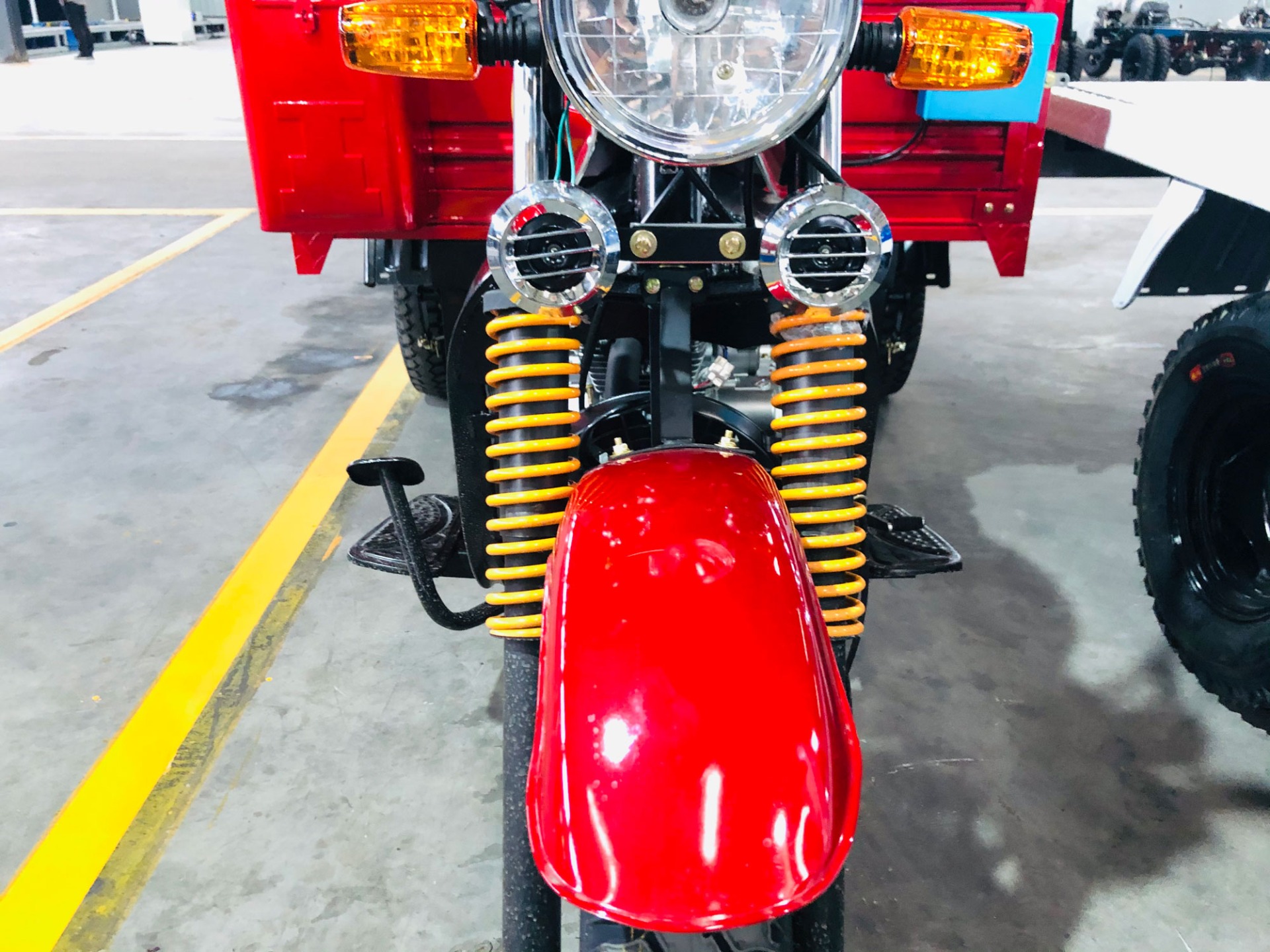 Angola Market Cargo Tricycle with 150cc/200cc/250cc Engine and 1.8*1.3 Cargo Box Size