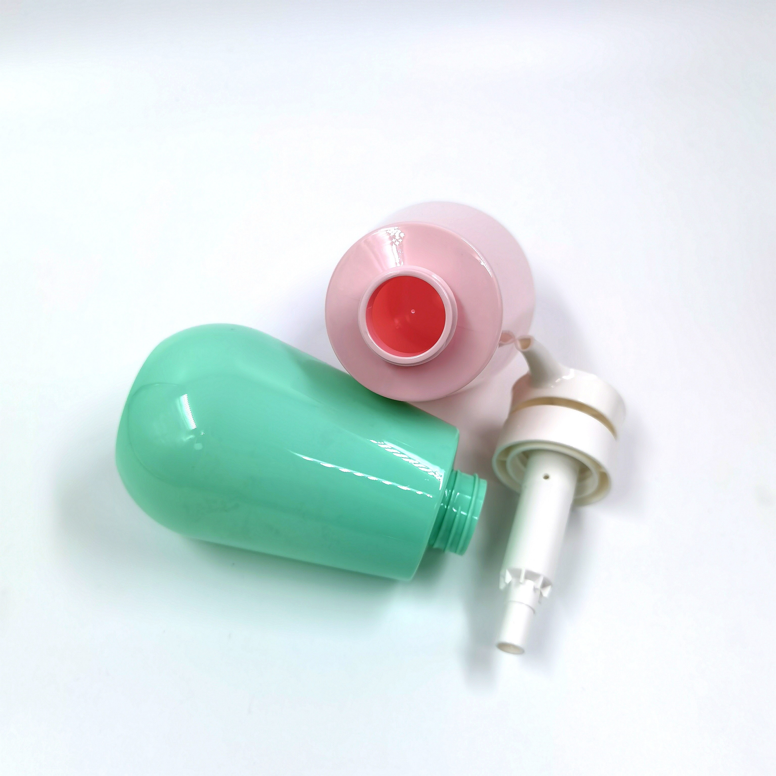 Green 32mm Neck 465ml Plastic Cosmetic Bottles Silk Screen Printing