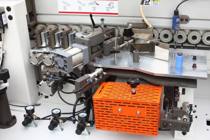 Wood Edge Lipping Machine With EVA Gluing System For Narrow Parts 10.3kw