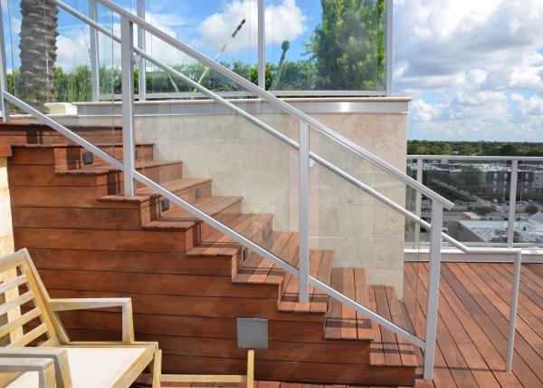 Easy Install Aluminum Glass Railing , Aluminum Building Railing White Color Deck