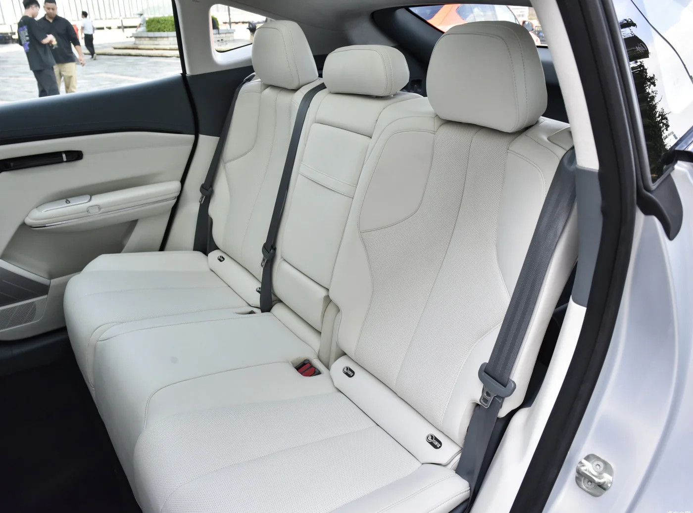 Hyper HT China Luxury Pure Electric SUV Battery Life 550km-770km Rear Gull Wing Doors