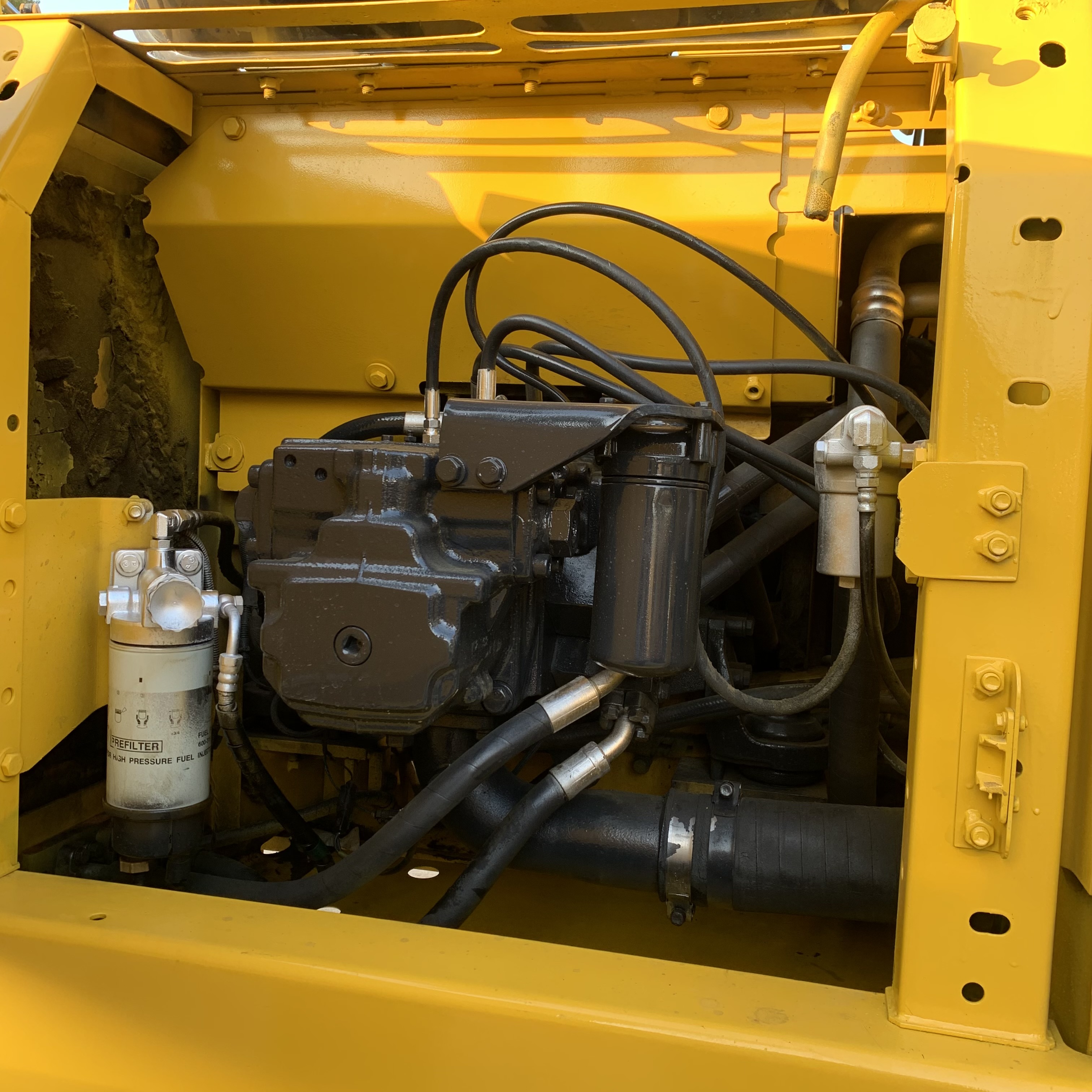 110KW Used Komatsu PC200-8 Excavator with Cummins Engine Hydraulic Crawler Excavator
