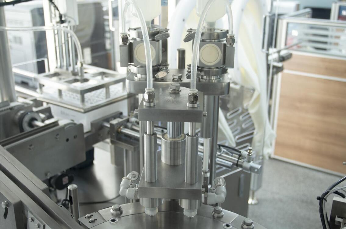 Aseptic Prefilled Syringe Filling Machine, Suitable for Liquid & Ointment, Fast Reply & High Quality