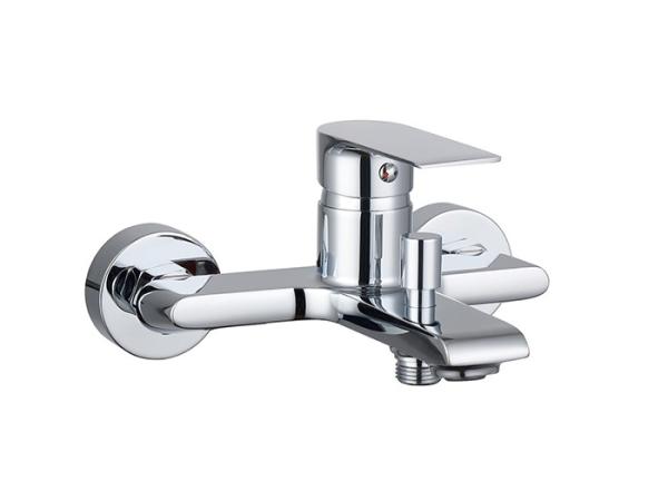 Single lever bath or shower mixer bathroom chrome brass tap faucet cold and hot