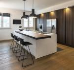 18mm E1 MDF Large Island Matte Black Kitchen Cabinets With Handleless Fronts