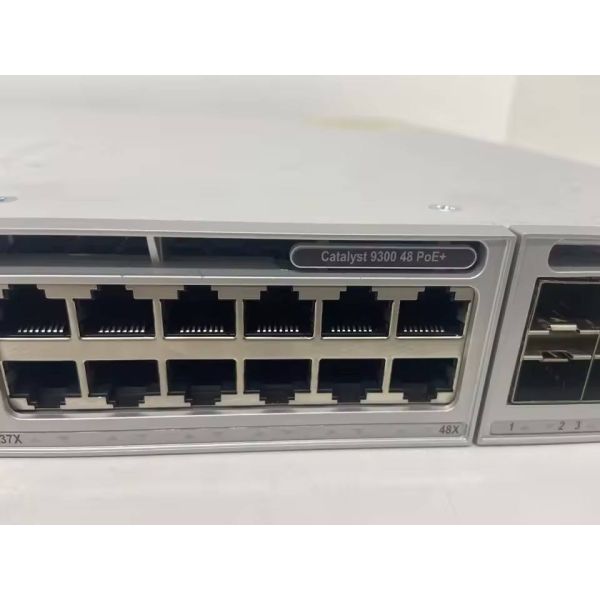 48 Ports PoE Switch 4x10G Uplink Network Essentials C9300L-48P-4X-E Private Mold Design for Efficiency and Performance