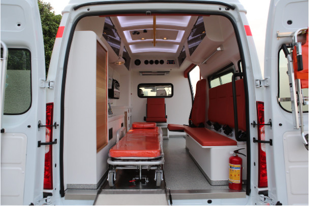Ford Long Axle Medical Emergency Ambulance 9 Seat Front Rear Drive 4×2