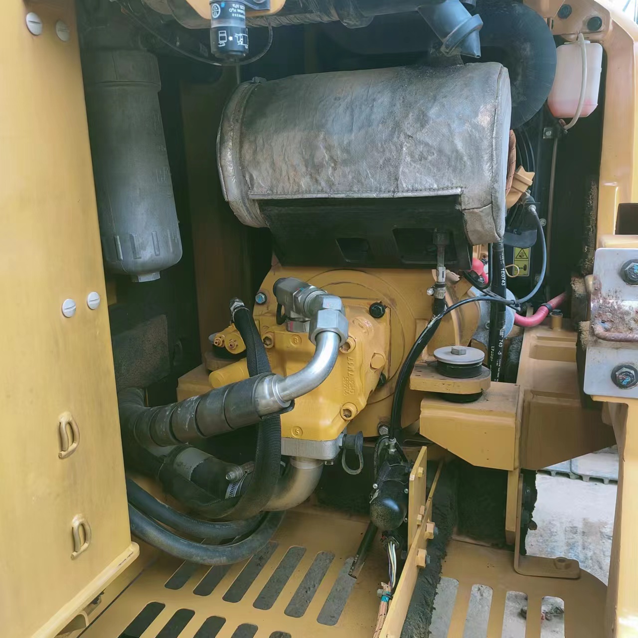 Original Japan Used Cat 305.5e2 Small Excavator in Good Condition with Hydraulic Valve
