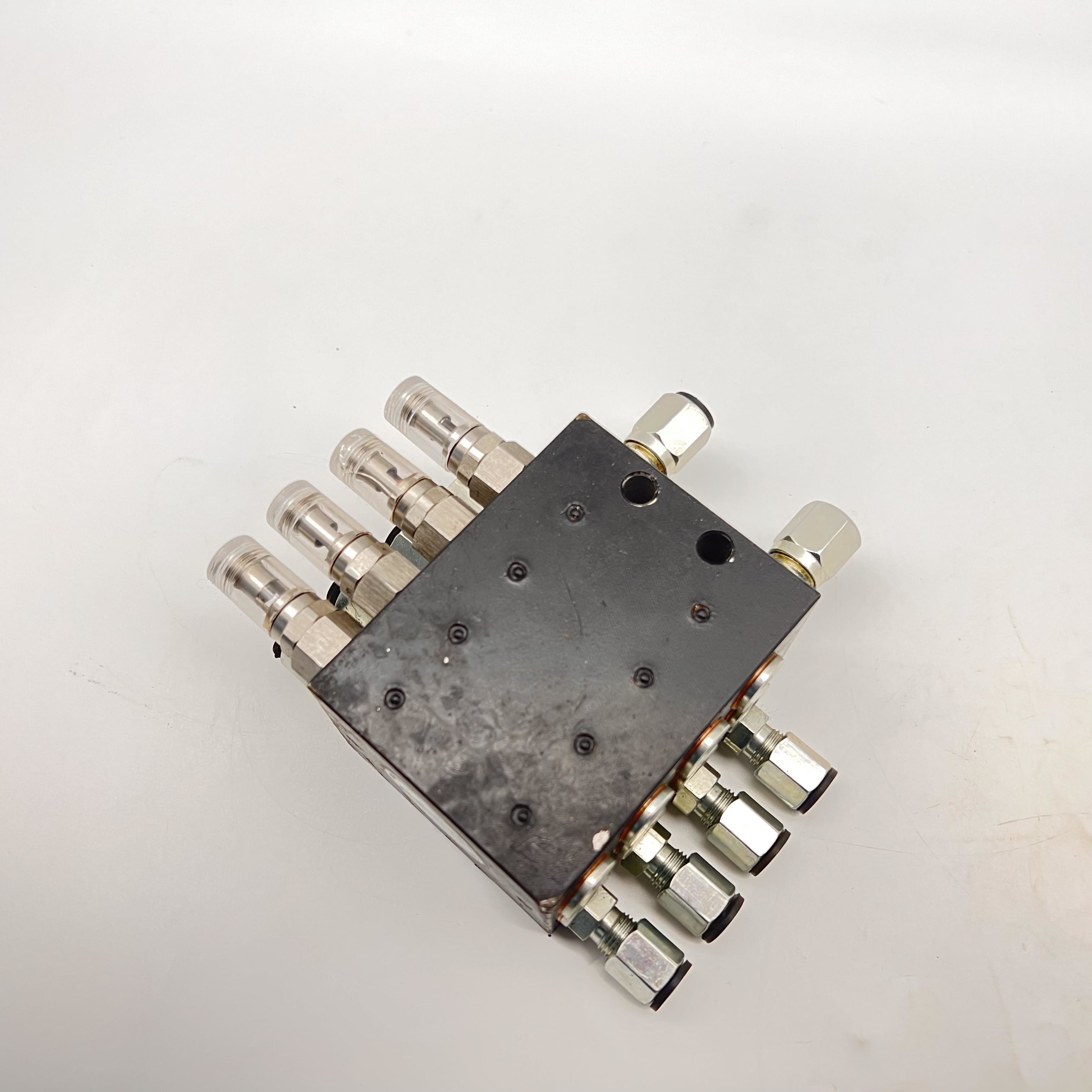 8ASQ-0.1/0.15/0.2X2/D66D progressive distributor is suitable for lubricating pump barrels
