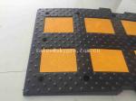 High Reflective Recycled Traffic Safety Rubber Speed Bumps Easily Installed