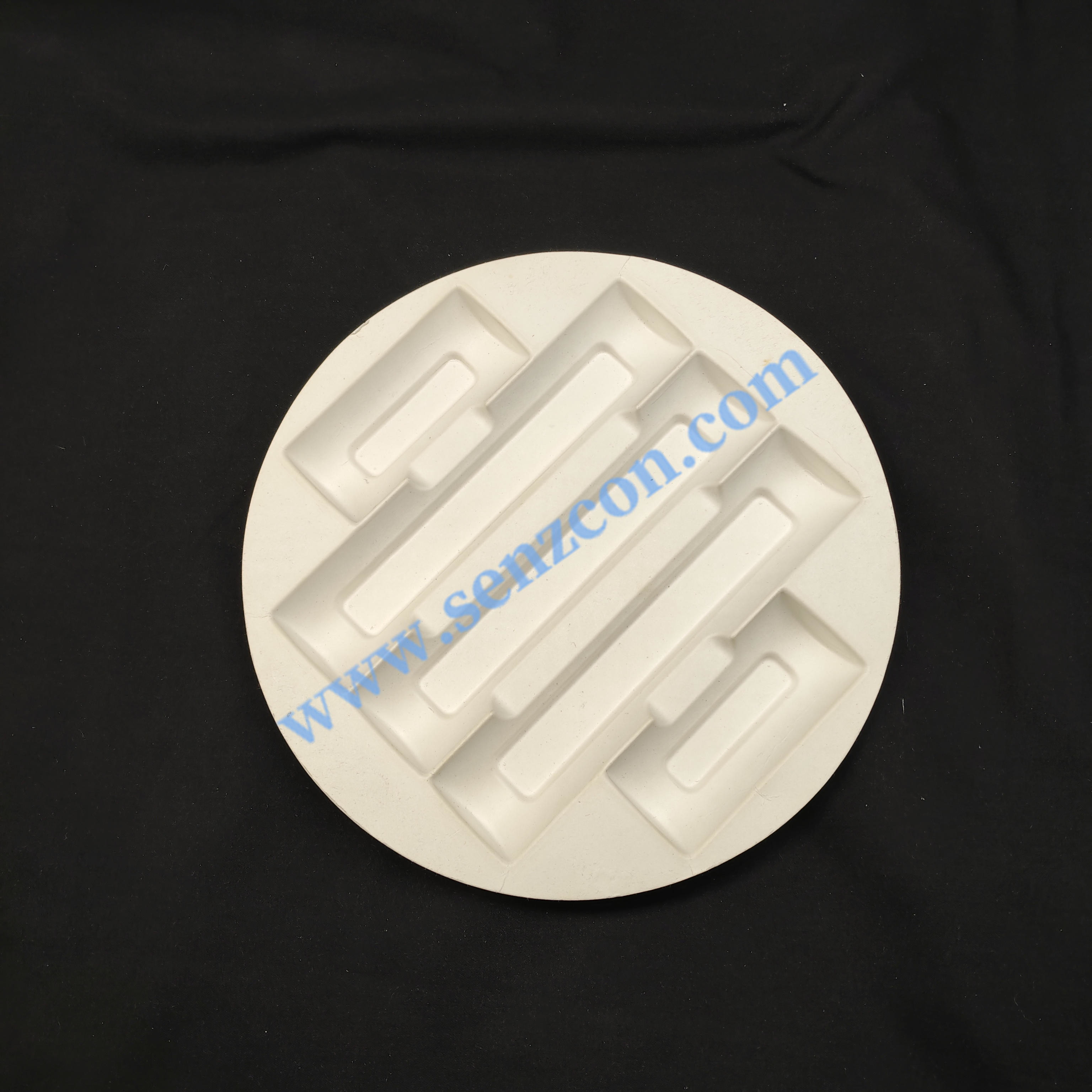 Direct supply from Ningbo factory. Pulp molded packaging. The round packaging base for the essence liquid is made of white sugarcane pulp plant fiber.
