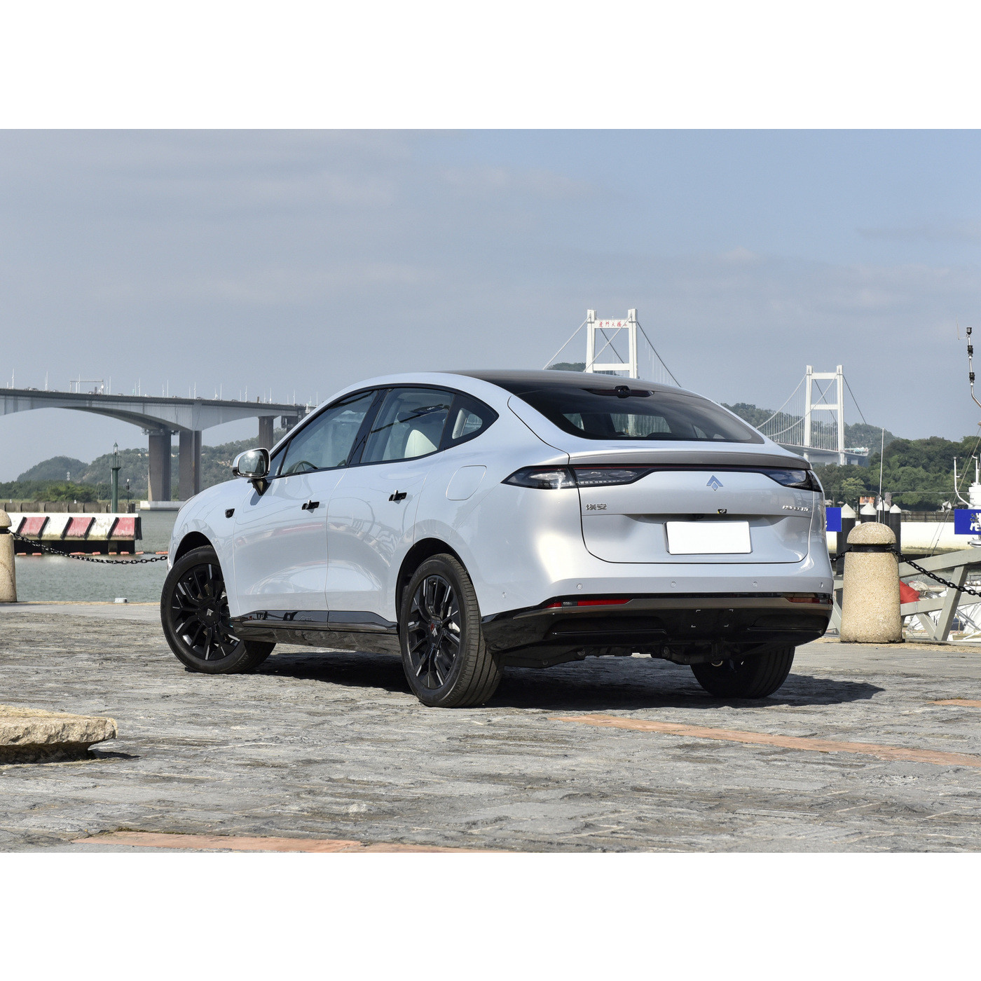 Hyper HT China Luxury Pure Electric SUV Battery Life 550km-770km Rear Gull Wing Doors