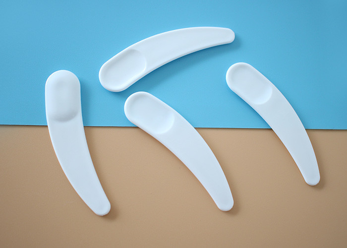 Customized White 53mm Plastic Cosmetic Spatula For Cream Jars